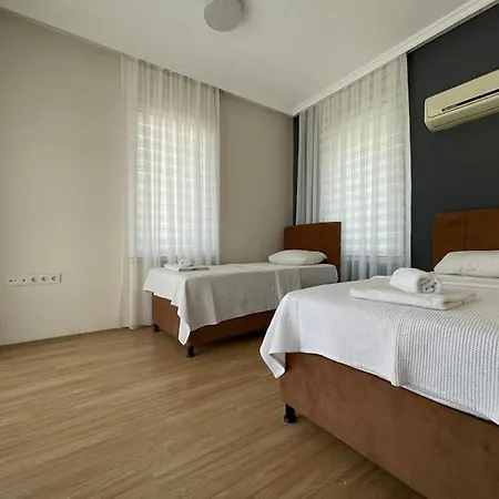 Ela Goecek'te Oezel Havuzlu Luex *
